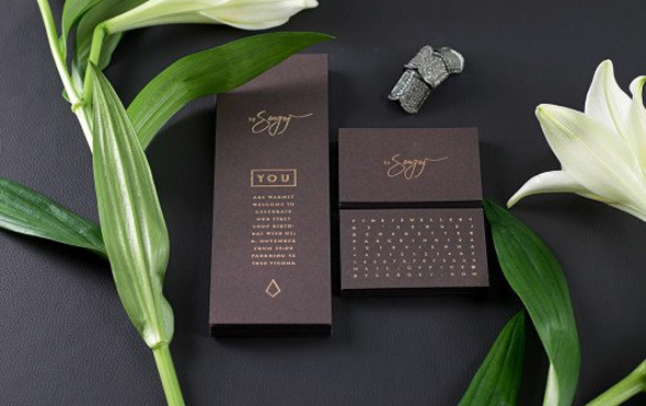 Tiếp nối cảm hứng với nghệ thuật khắc chữ lên danh thiếp Regal thiet ke bo nhan dien thuong hieu dep