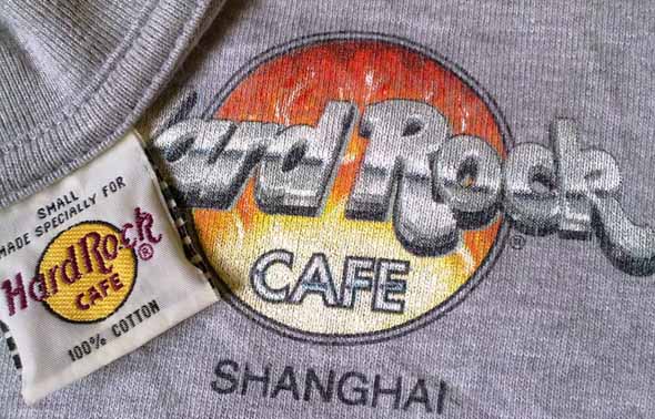 hard-rock-cafe-t-shirt Quy tắc #8: Kỷ vật