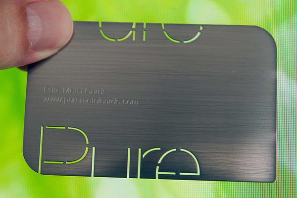 Thiet ke bo nhan dien thuong hieu sang tao Pure-Laser-Cut-Business-Card-example