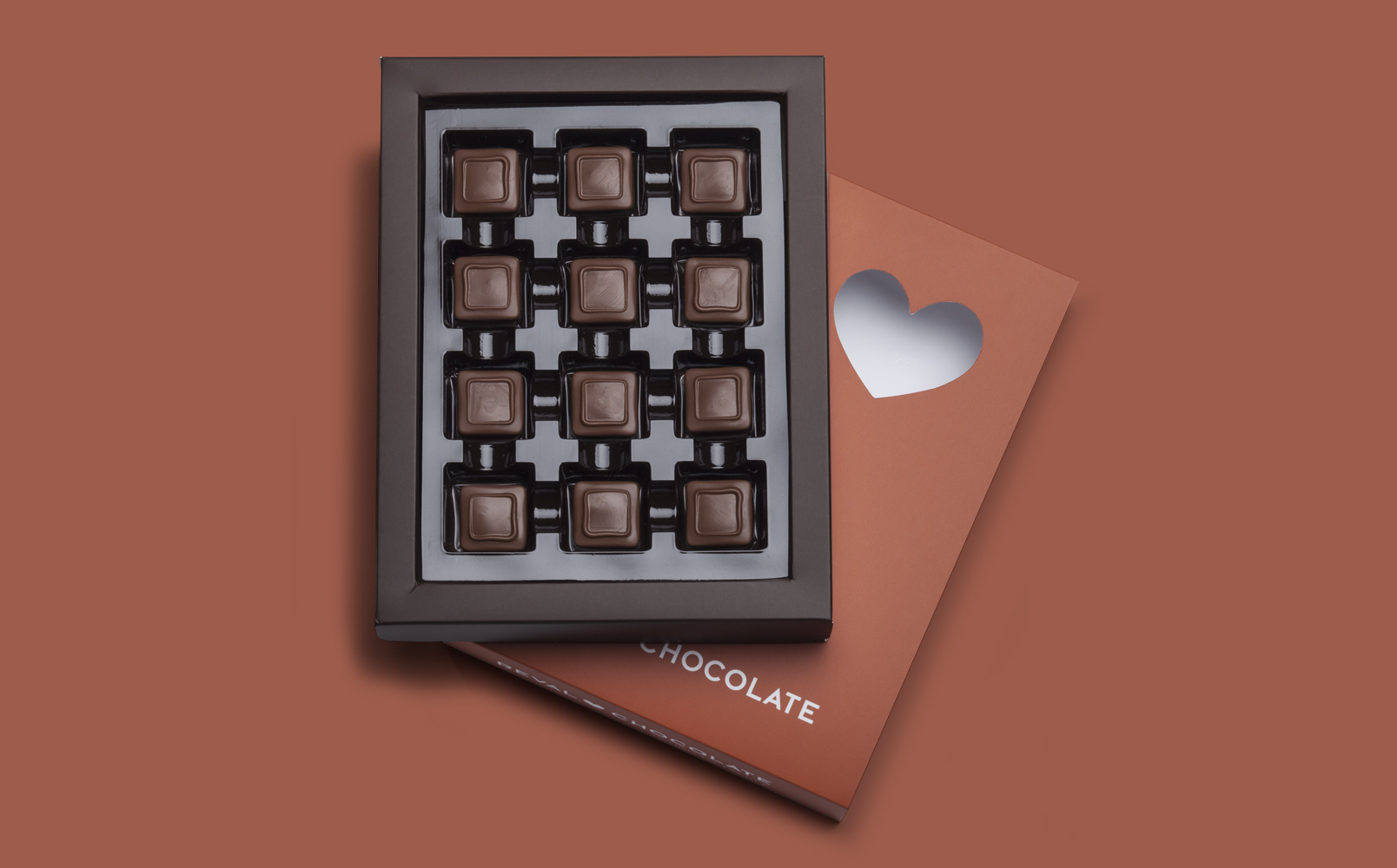 thiết kế bao bì sản phẩm của Reval Chocolate I’m a tough nut to crack
