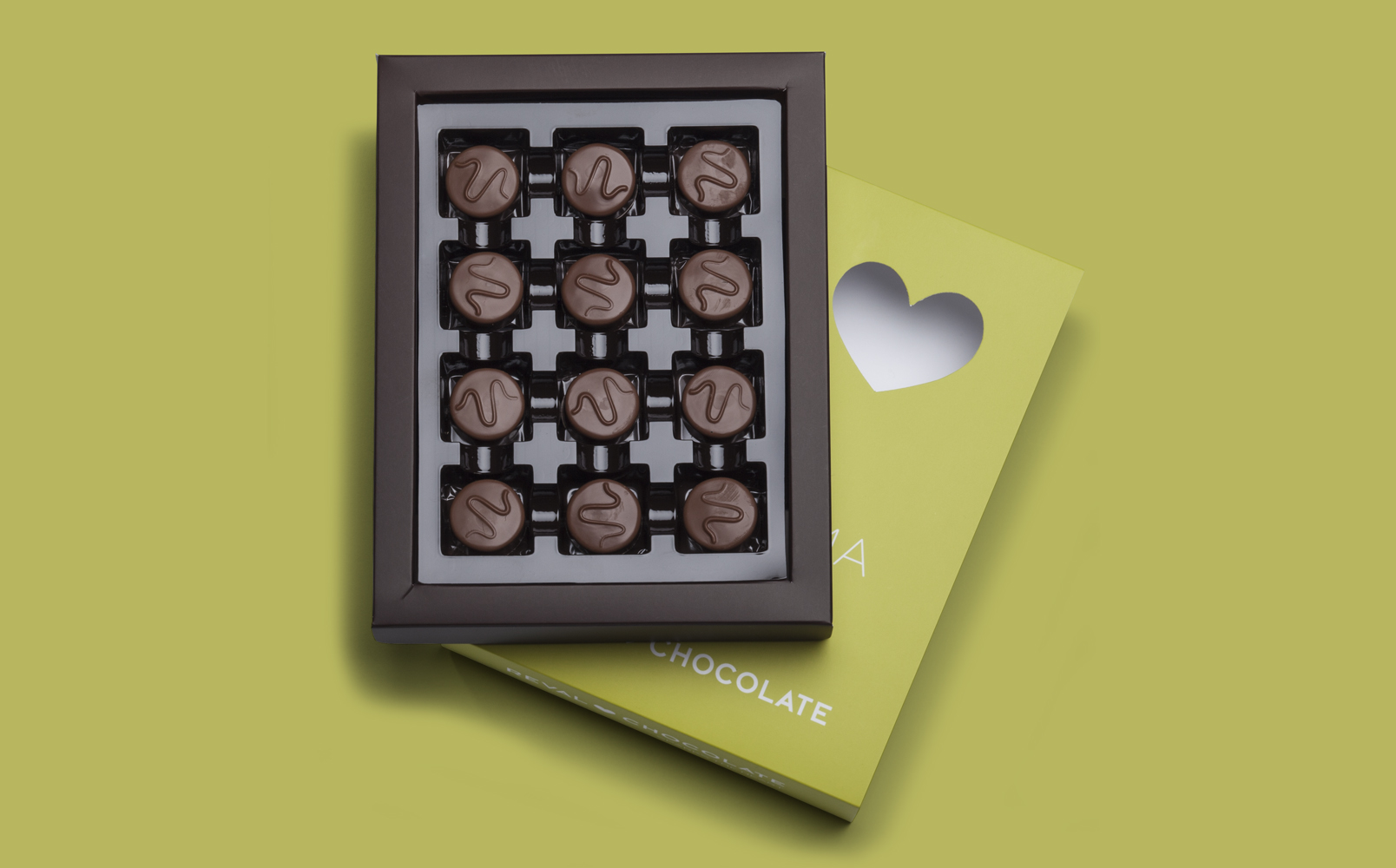 thiết kế bao bì sản phẩm của Reval Chocolate You make my heart go boom
